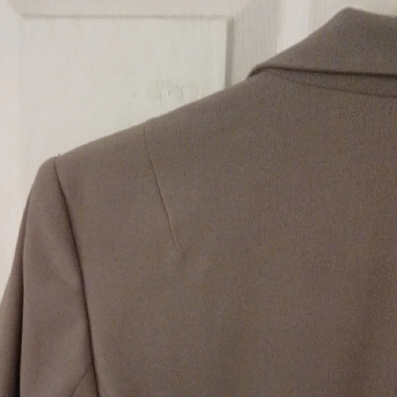 The Limited Women's Tan Blazer - Picture 10 of 12